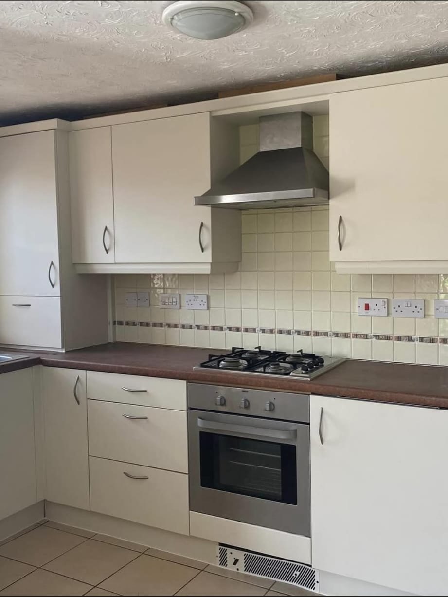 Cream wrapped cabinets around the hob and extractor after vinyl wrap